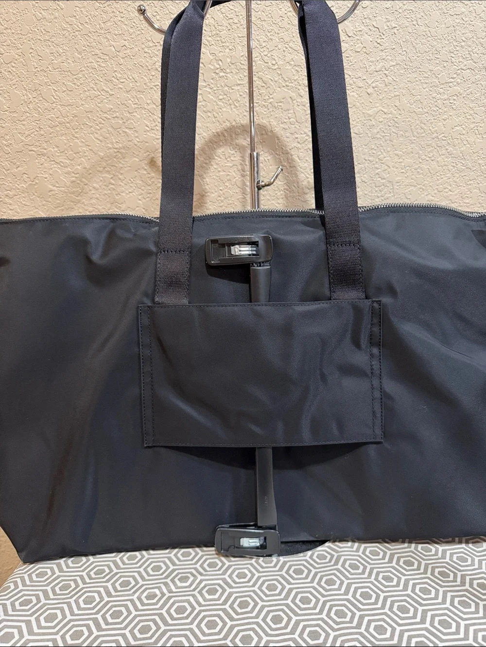 MICHAEL Michael Kors Black Nylon TANNER LG REV PCKBLE tote Front Zip Pouch